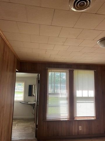 232 Natchez Trace Rd, Camden, TN 38320