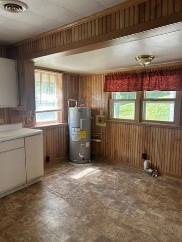 232 Natchez Trace Rd, Camden, TN 38320
