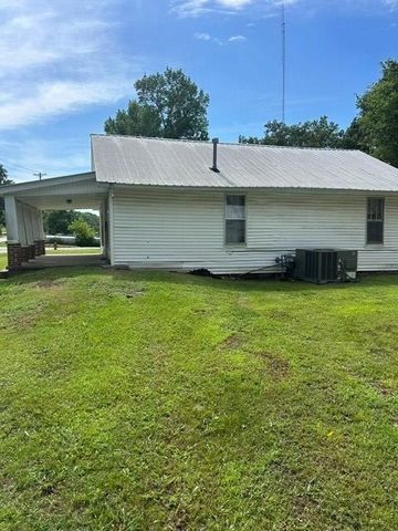 232 Natchez Trace Rd, Camden, TN 38320