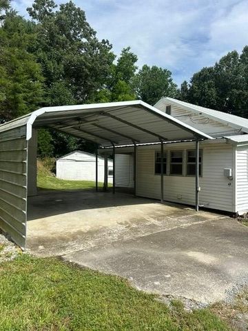 232 Natchez Trace Rd, Camden, TN 38320