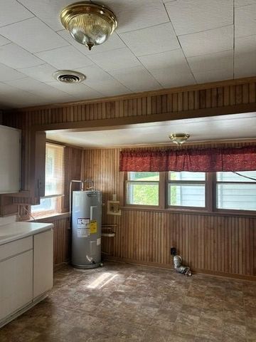 232 Natchez Trace Rd, Camden, TN 38320