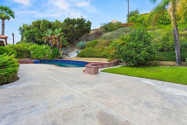 2855 N Shady Glen, Orange, CA 92867