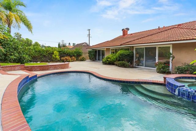 2855 N Shady Glen, Orange, CA 92867