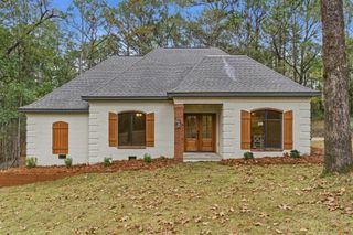 200 Honeysuckle Dr., Hattiesburg, MS 39402