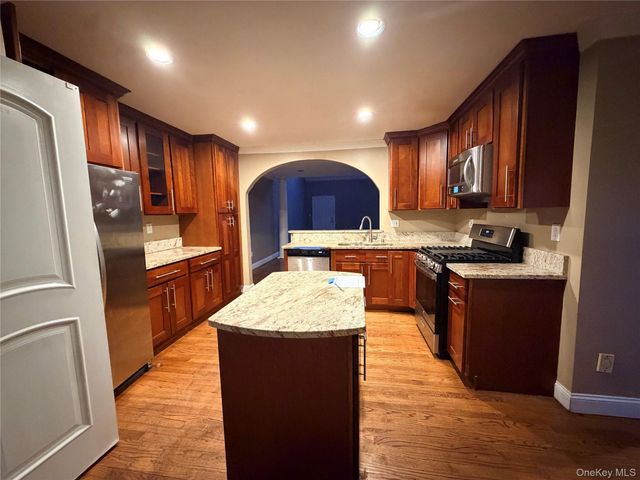 6 Brookridge Road, New Rochelle, NY 10804