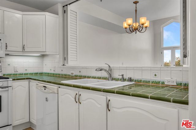 15510 W Sunset Boulevard 304, Los Angeles, CA 90272