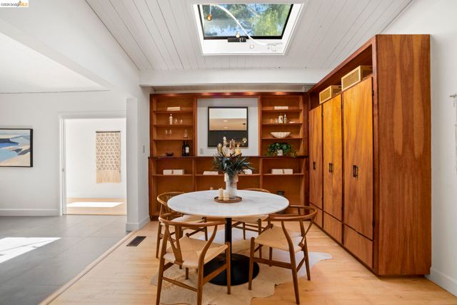 6966 Paso Robles Drive, Oakland, CA 94611