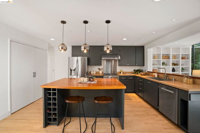 6966 Paso Robles Drive, Oakland, CA 94611