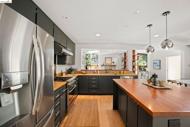 6966 Paso Robles Drive, Oakland, CA 94611