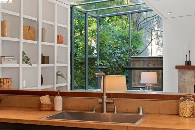 6966 Paso Robles Drive, Oakland, CA 94611