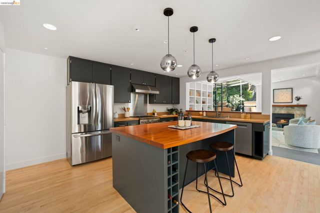 6966 Paso Robles Drive, Oakland, CA 94611