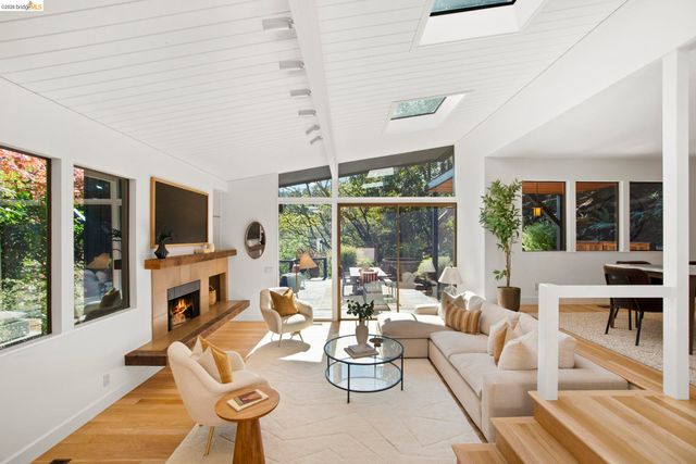 6966 Paso Robles Drive, Oakland, CA 94611