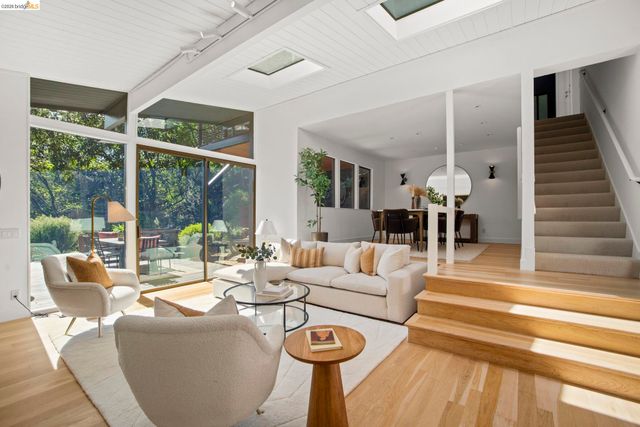 6966 Paso Robles Drive, Oakland, CA 94611