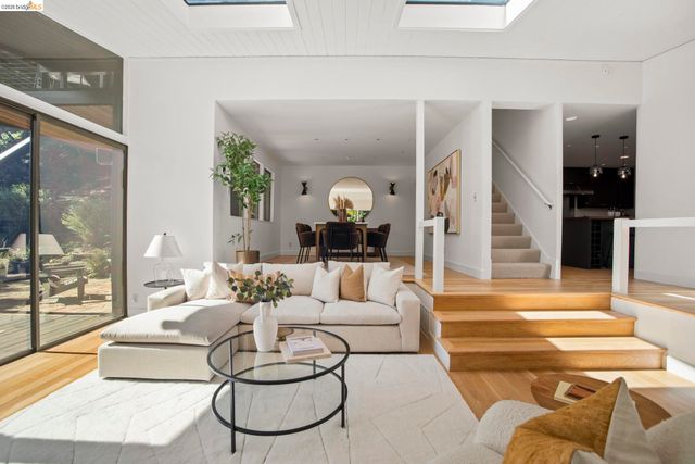 6966 Paso Robles Drive, Oakland, CA 94611