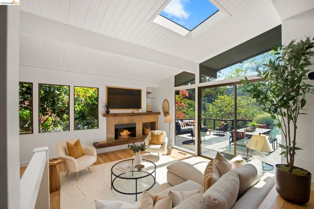 6966 Paso Robles Drive, Oakland, CA 94611