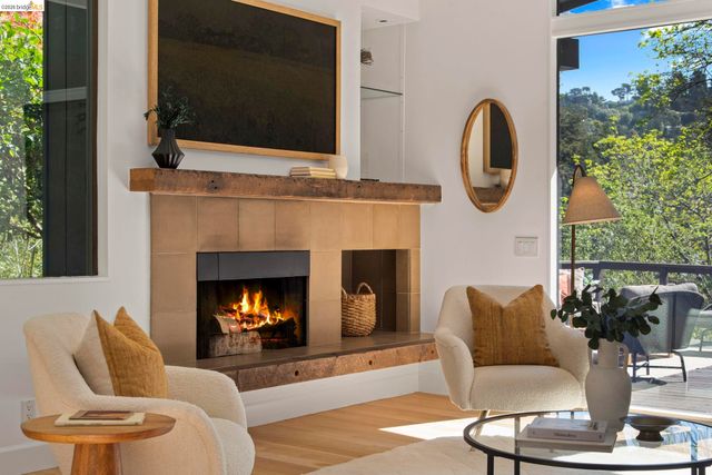 6966 Paso Robles Drive, Oakland, CA 94611