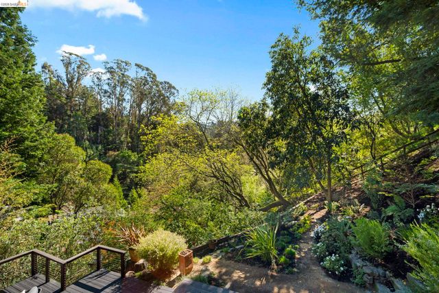 6966 Paso Robles Drive, Oakland, CA 94611