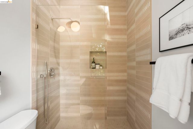 6966 Paso Robles Drive, Oakland, CA 94611