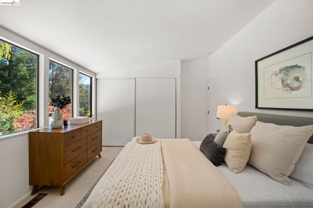 6966 Paso Robles Drive, Oakland, CA 94611