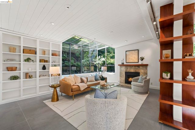 6966 Paso Robles Drive, Oakland, CA 94611