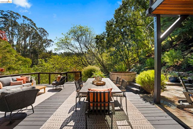 6966 Paso Robles Drive, Oakland, CA 94611