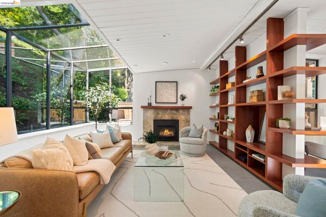 6966 Paso Robles Drive, Oakland, CA 94611