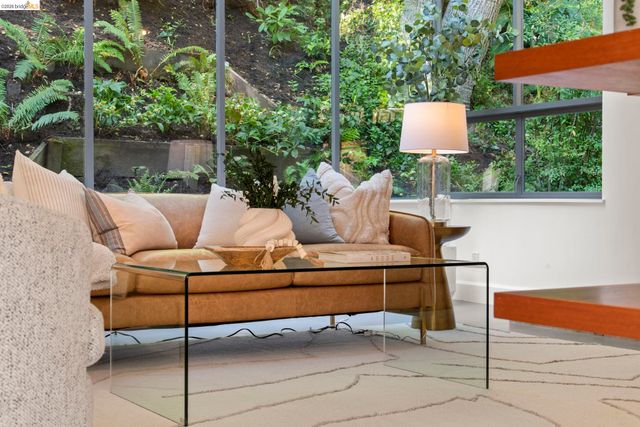 6966 Paso Robles Drive, Oakland, CA 94611