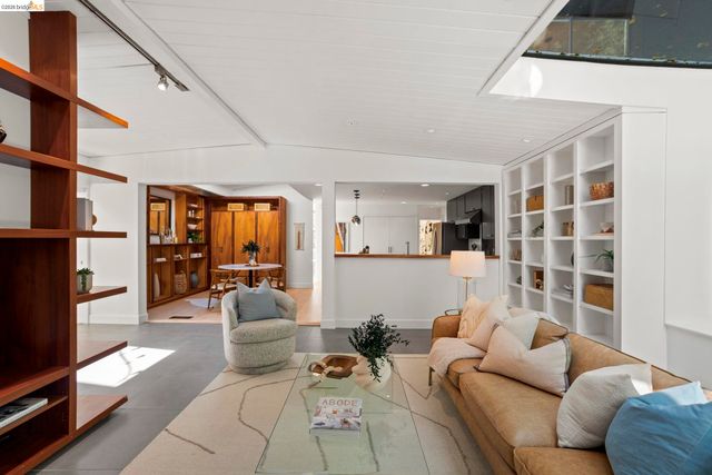 6966 Paso Robles Drive, Oakland, CA 94611