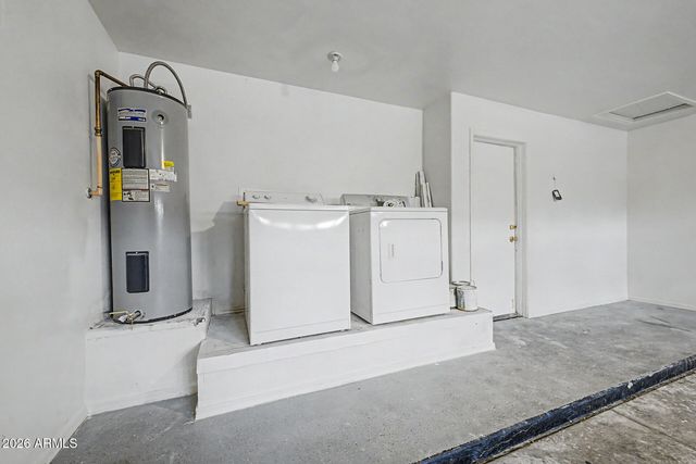 134 W DESERT Lane, Phoenix, AZ 85041