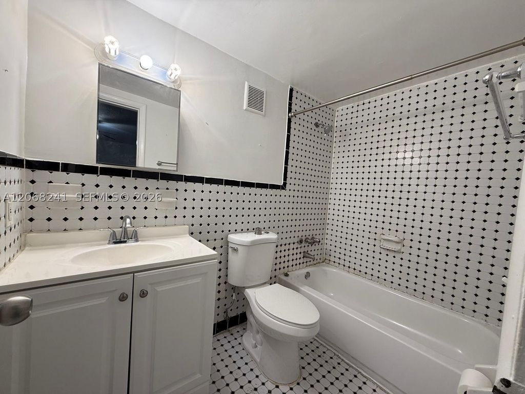 1735 NE 164th St E104, North Miami Beach, FL 33162