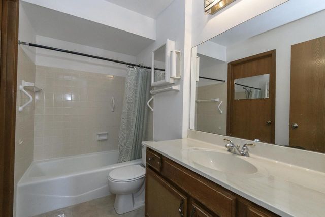 4655 Woodland DRIVE, Greenfield, WI 53220