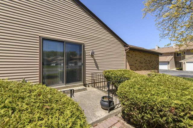 4655 Woodland DRIVE, Greenfield, WI 53220