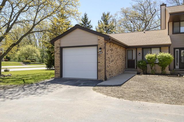4655 Woodland DRIVE, Greenfield, WI 53220