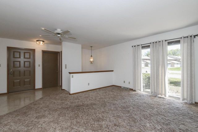 4655 Woodland DRIVE, Greenfield, WI 53220