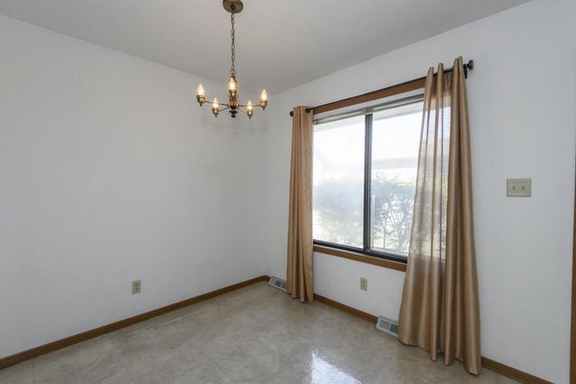 4655 Woodland DRIVE, Greenfield, WI 53220