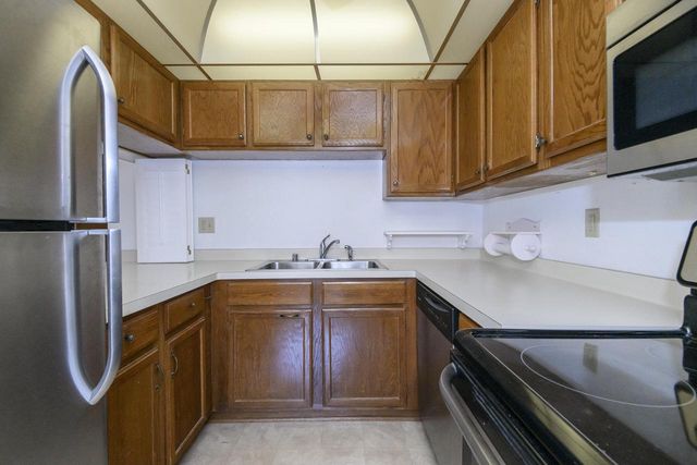 4655 Woodland DRIVE, Greenfield, WI 53220