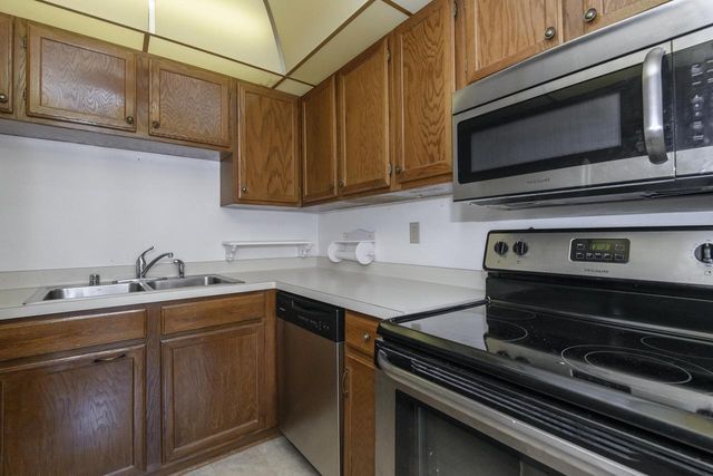 4655 Woodland DRIVE, Greenfield, WI 53220