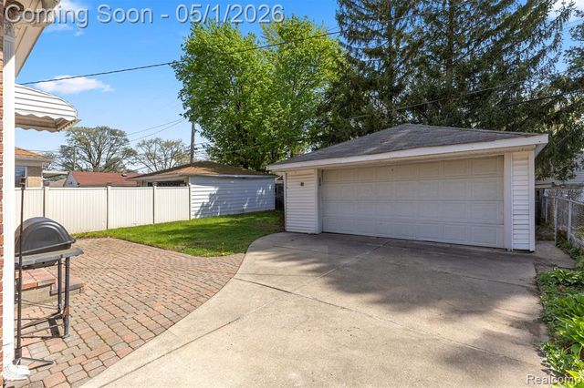 6840 Kingsbury Street, Dearborn Heights, MI 48127