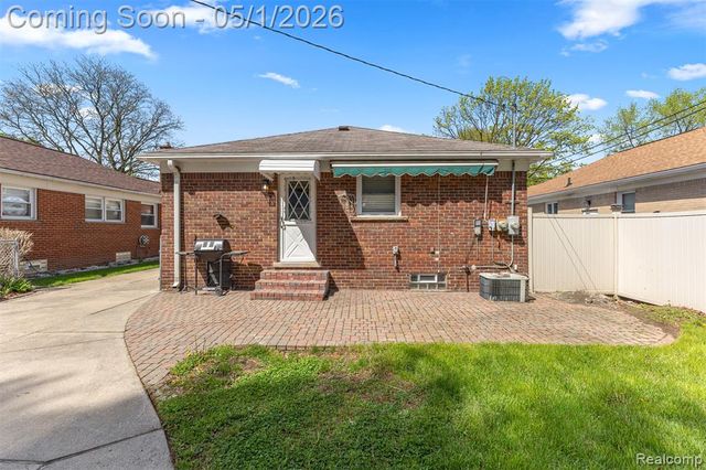 6840 Kingsbury Street, Dearborn Heights, MI 48127