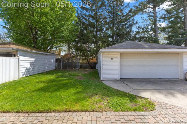 6840 Kingsbury Street, Dearborn Heights, MI 48127
