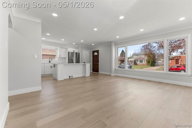 6840 Kingsbury Street, Dearborn Heights, MI 48127