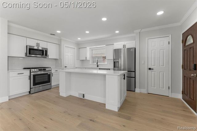 6840 Kingsbury Street, Dearborn Heights, MI 48127