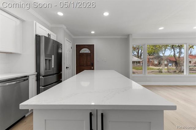 6840 Kingsbury Street, Dearborn Heights, MI 48127
