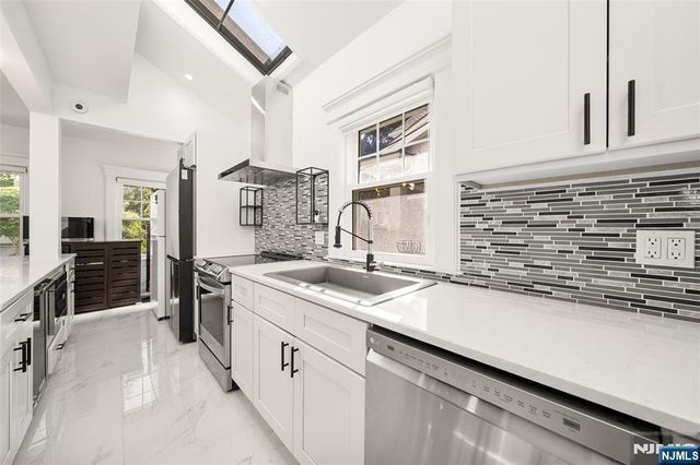 332 Allaire Avenue, Leonia, NJ 07605