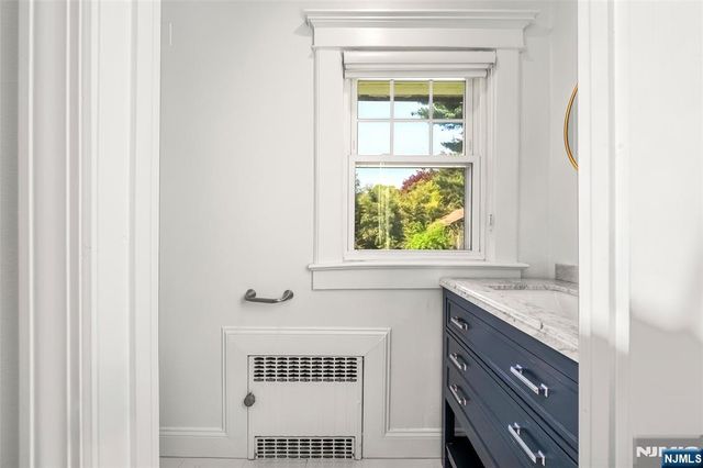 332 Allaire Avenue, Leonia, NJ 07605