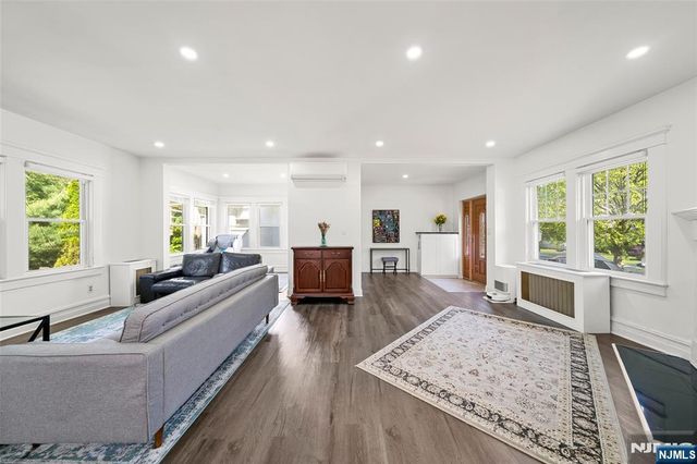 332 Allaire Avenue, Leonia, NJ 07605