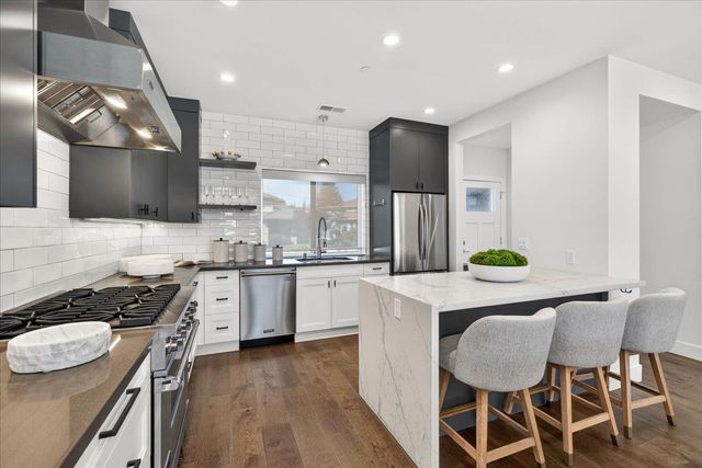 10200 Empire Avenue, Cupertino, CA 95014