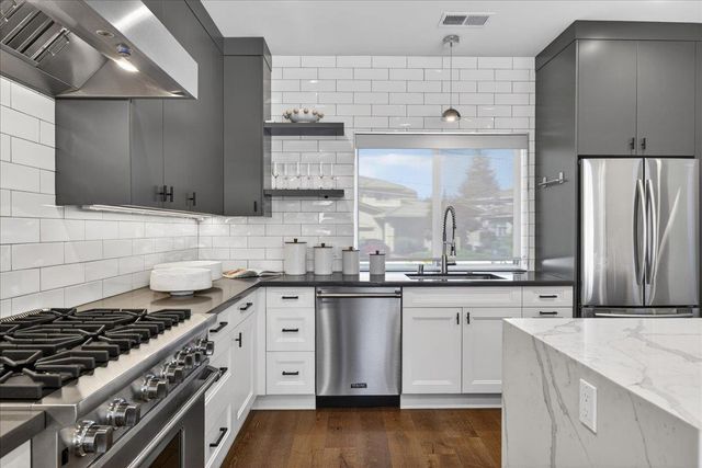 10200 Empire Avenue, Cupertino, CA 95014