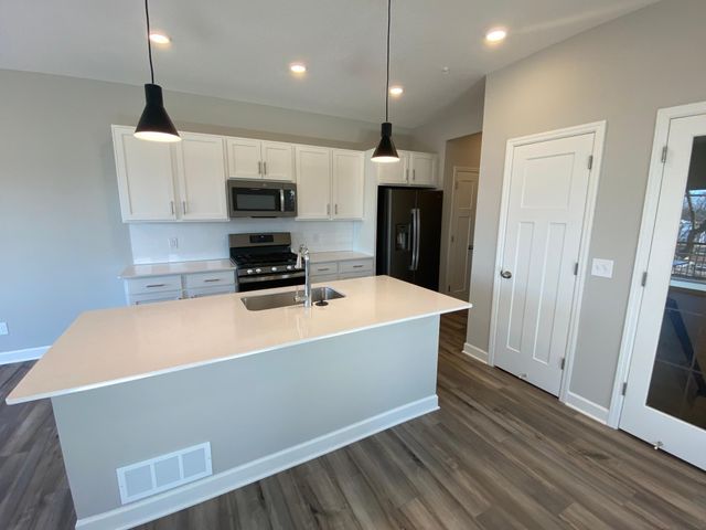 206 Jean Avenue N, Lake Elmo, MN 55042