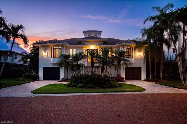 201 San Mateo DR, Bonita Springs, FL 34134